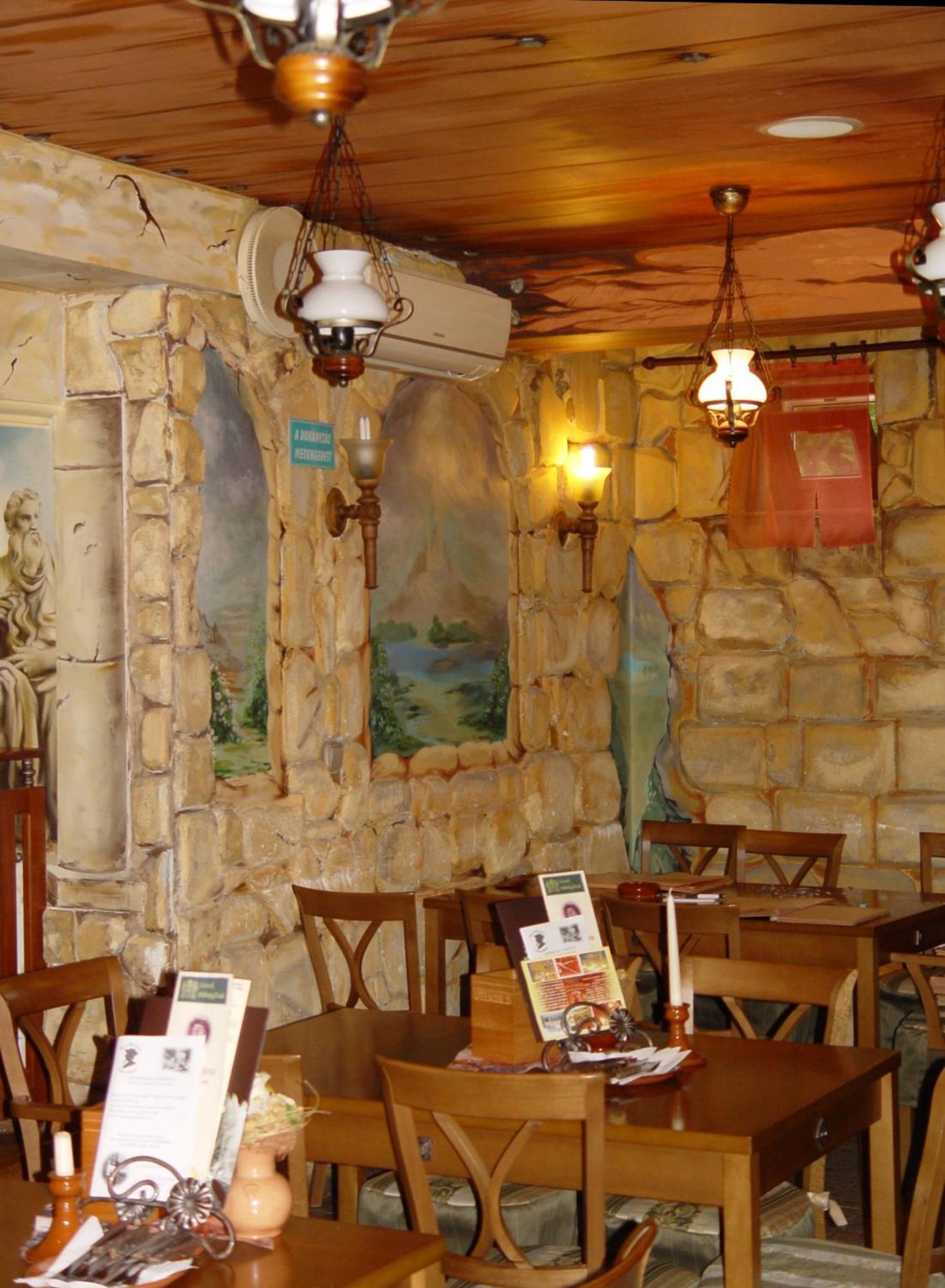 Don Quijote Koezepkori Panzio Es Etterem Hotel เลนตี ภายนอก รูปภาพ